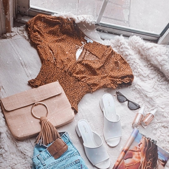 🚨//The Sunny// Yellow Crop top - Picture 7 of 7